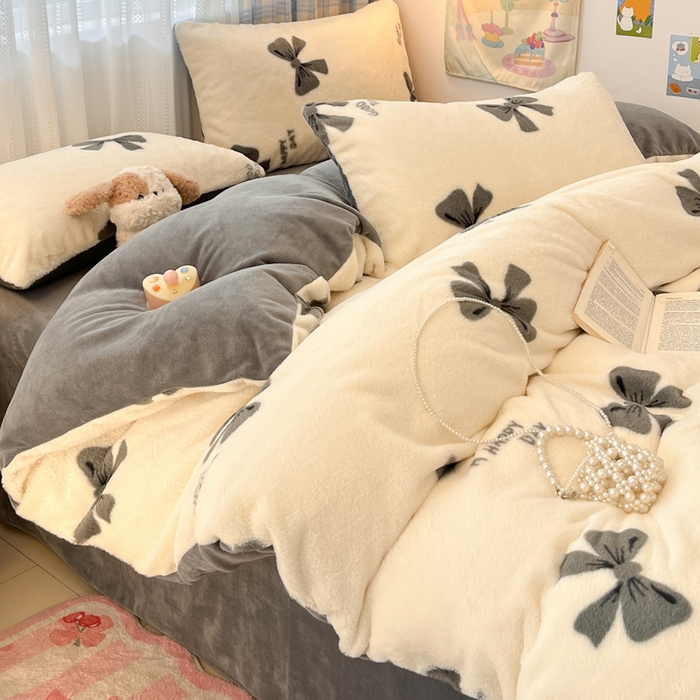 91家纺网 家纺一手货源 找家纺 雅居纺家纺 2025新款保暖舒适兔绒印花四件套 快乐蝴蝶结