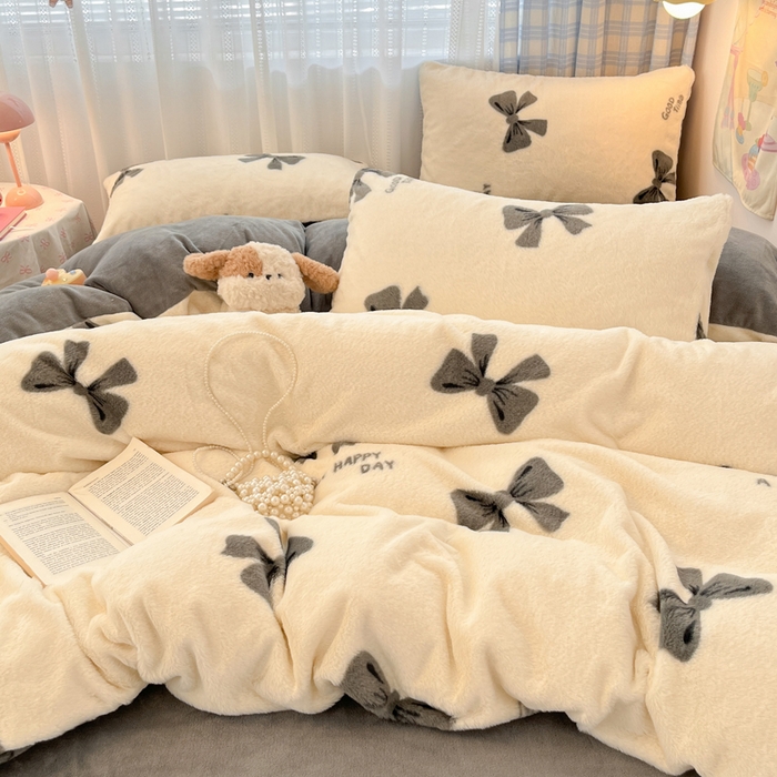 91家纺网 家纺一手货源 找家纺 雅居纺家纺 2025新款保暖舒适兔绒印花四件套 快乐蝴蝶结