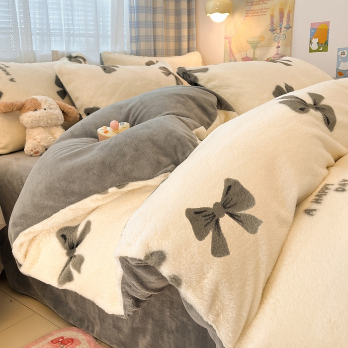 91家纺网 家纺一手货源 找家纺 雅居纺家纺 2025新款保暖舒适兔绒印花四件套 快乐蝴蝶结