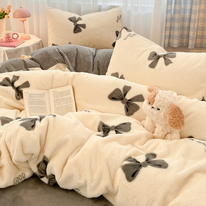 91家纺网 家纺一手货源 找家纺 雅居纺家纺 2025新款保暖舒适兔绒印花四件套 快乐蝴蝶结