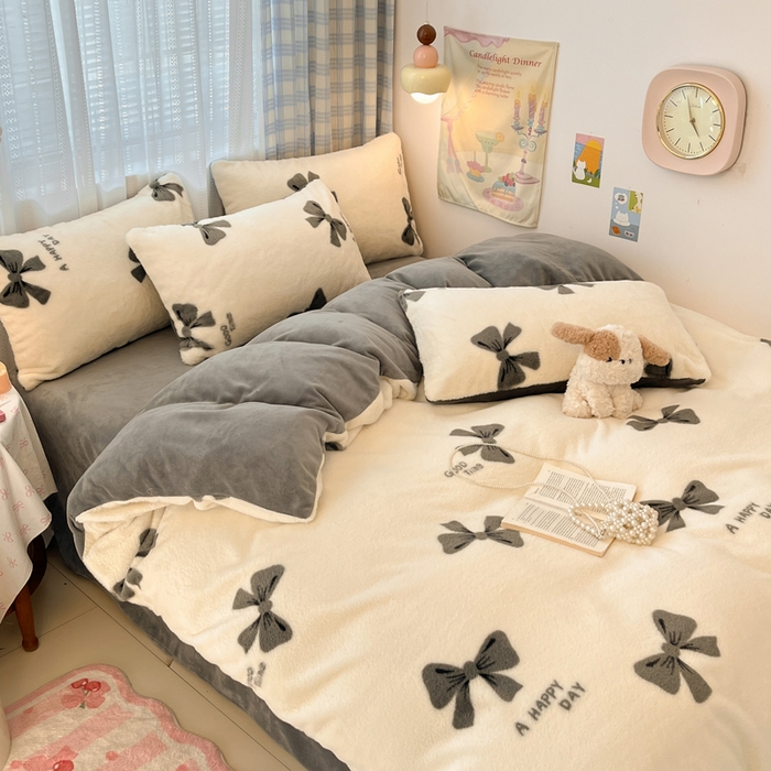 91家纺网 家纺一手货源 找家纺 雅居纺家纺 2025新款保暖舒适兔绒印花四件套 快乐蝴蝶结