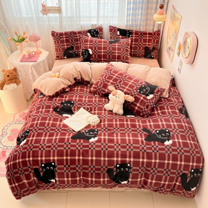 91家纺网 家纺一手货源 找家纺 雅居纺家纺 2025新款保暖舒适兔绒印花四件套 幸福小黑猫