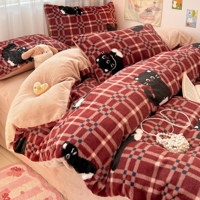 91家纺网 家纺一手货源 找家纺 雅居纺家纺 2025新款保暖舒适兔绒印花四件套 幸福小黑猫