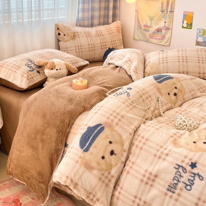 91家纺网 家纺一手货源 找家纺 雅居纺家纺 2025新款保暖舒适兔绒印花四件套 幸福熊熊