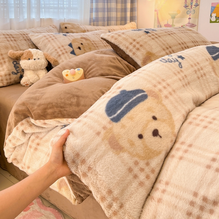 91家纺网 家纺一手货源 找家纺 雅居纺家纺 2025新款保暖舒适兔绒印花四件套 幸福熊熊