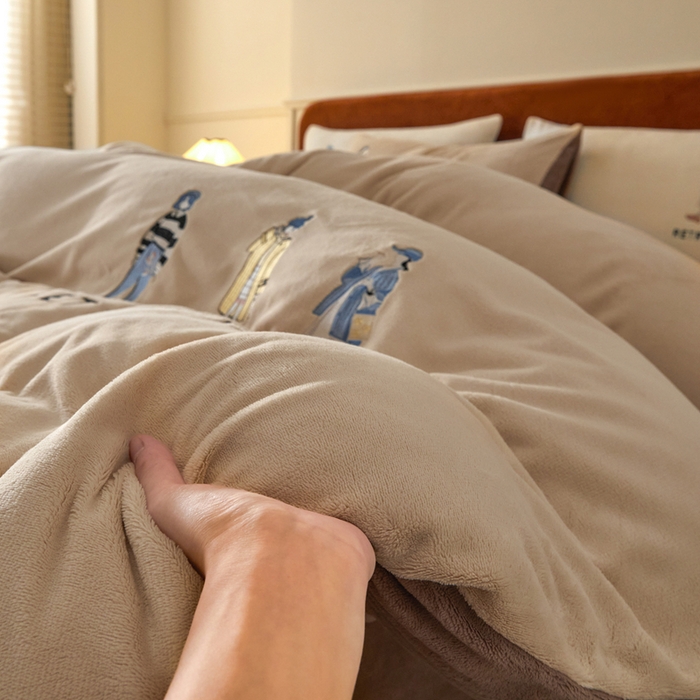 91家纺网 家纺一手货源 找家纺 ONE TWO ONE 121 新品【牛奶绒刺绣四件套】2025毛毯被子四件套单件床单被套床笠珊瑚绒牛奶绒冬被法兰绒兔毛绒 baby-棕咖