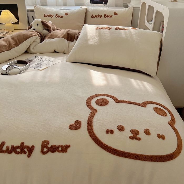 91家纺网 家纺一手货源 找家纺 （总）雅居纺家纺 2025新款加厚牛奶绒毛巾绣卡通四件套