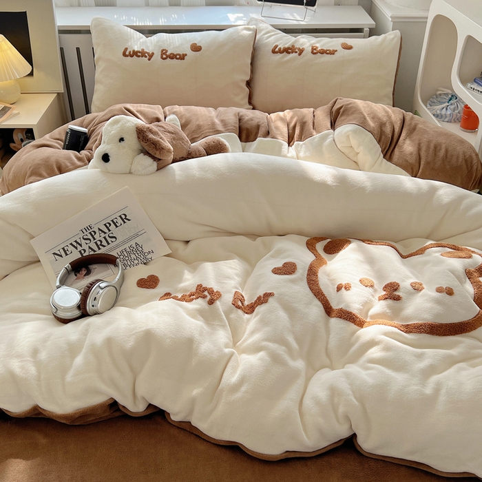 91家纺网 家纺一手货源 找家纺 （总）雅居纺家纺 2025新款加厚牛奶绒毛巾绣卡通四件套