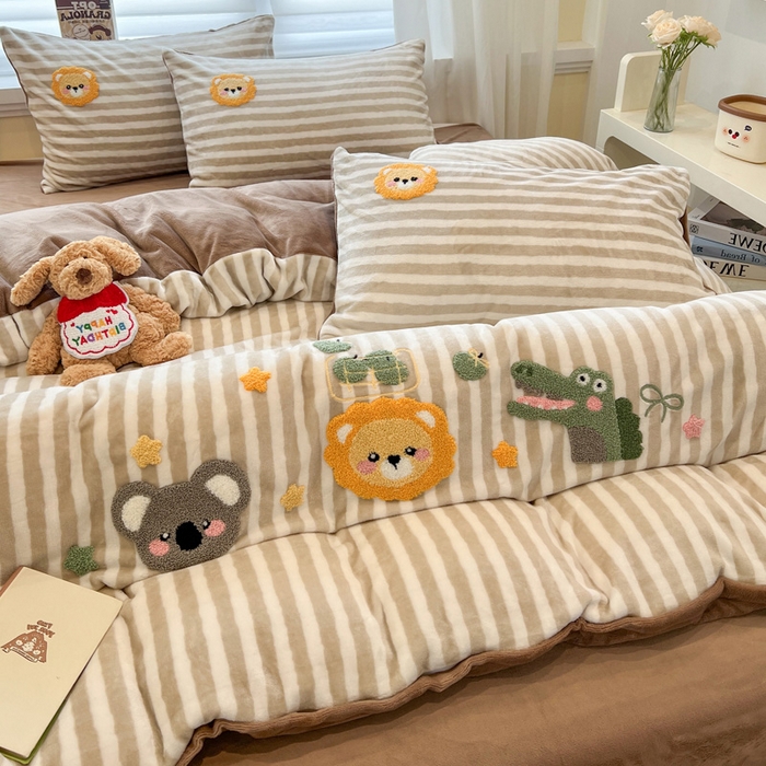 91家纺网 家纺一手货源 找家纺 雅居纺家纺 2025新款加厚牛奶绒毛巾绣卡通四件套 小狮子乐园