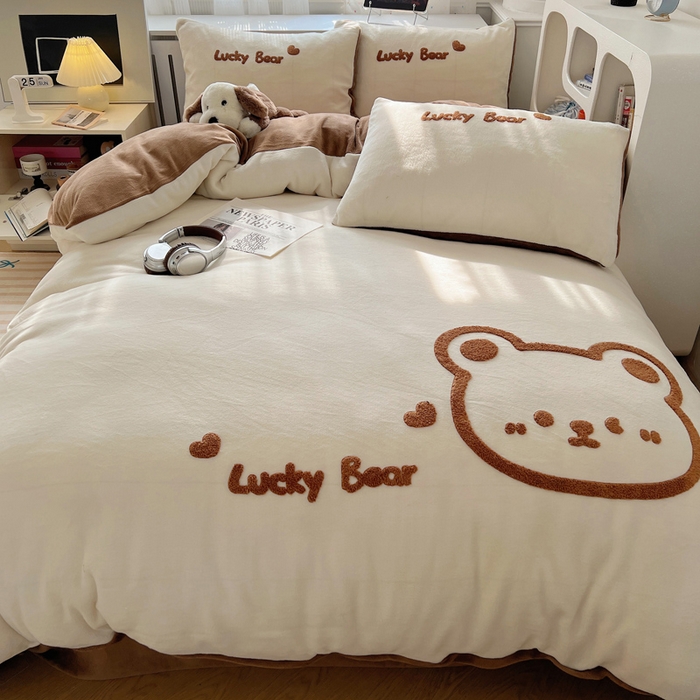 91家纺网 家纺一手货源 找家纺 （总）雅居纺家纺 2025新款加厚牛奶绒毛巾绣卡通四件套