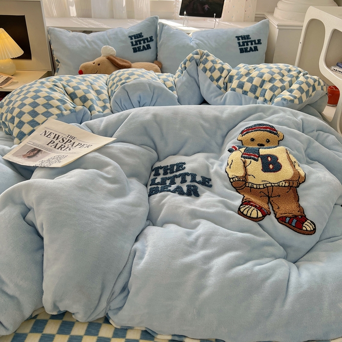 91家纺网 家纺一手货源 找家纺 雅居纺家纺 2025新款加厚牛奶绒毛巾绣卡通四件套 绅士小熊