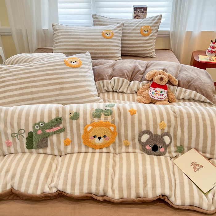 91家纺网 家纺一手货源 找家纺 雅居纺家纺 2025新款加厚牛奶绒毛巾绣卡通四件套 小狮子乐园