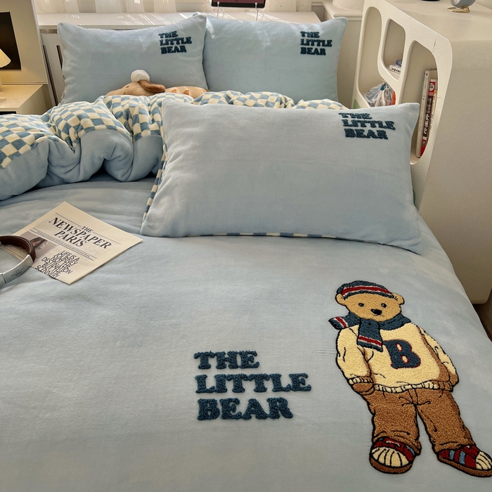 91家纺网 家纺一手货源 找家纺 雅居纺家纺 2025新款加厚牛奶绒毛巾绣卡通四件套 绅士小熊