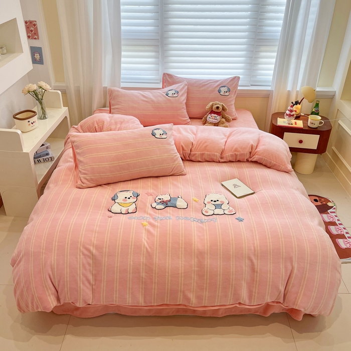 91家纺网 家纺一手货源 找家纺 （总）雅居纺家纺 2025新款加厚牛奶绒毛巾绣卡通四件套