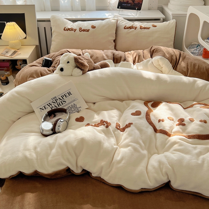 91家纺网 家纺一手货源 找家纺 （总）雅居纺家纺 2025新款加厚牛奶绒毛巾绣卡通四件套