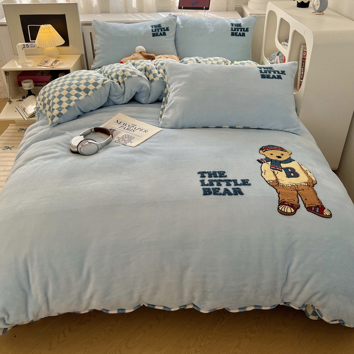 91家纺网 家纺一手货源 找家纺 雅居纺家纺 2025新款加厚牛奶绒毛巾绣卡通四件套 绅士小熊