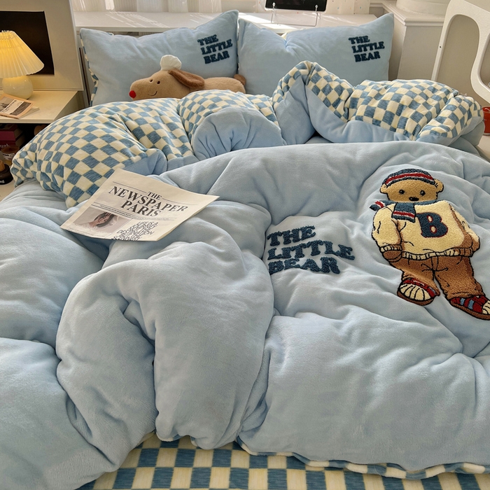 91家纺网 家纺一手货源 找家纺 雅居纺家纺 2025新款加厚牛奶绒毛巾绣卡通四件套 绅士小熊