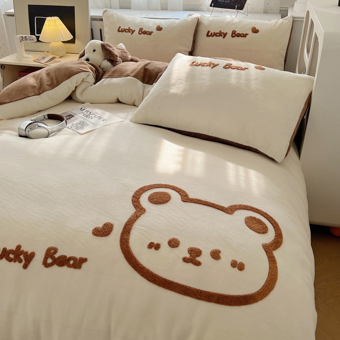 91家纺网 家纺一手货源 找家纺 （总）雅居纺家纺 2025新款加厚牛奶绒毛巾绣卡通四件套