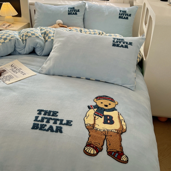 91家纺网 家纺一手货源 找家纺 雅居纺家纺 2025新款加厚牛奶绒毛巾绣卡通四件套 绅士小熊