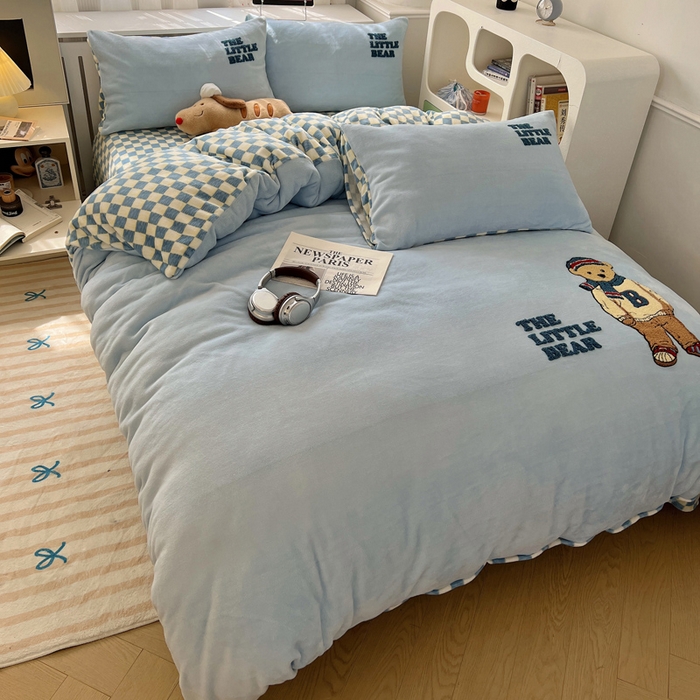 91家纺网 家纺一手货源 找家纺 雅居纺家纺 2025新款加厚牛奶绒毛巾绣卡通四件套 绅士小熊