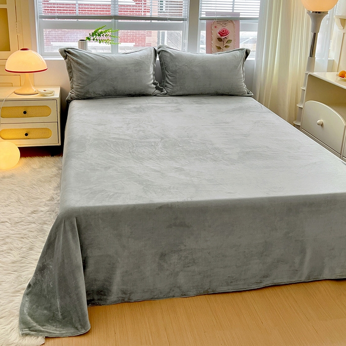 91家纺网 家纺一手货源 找家纺 富馨莱 2025新款牛奶绒纯色双拼被套 绅士灰