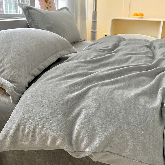 91家纺网 家纺一手货源 找家纺 富馨莱 2025新款牛奶绒纯色双拼被套 绅士灰