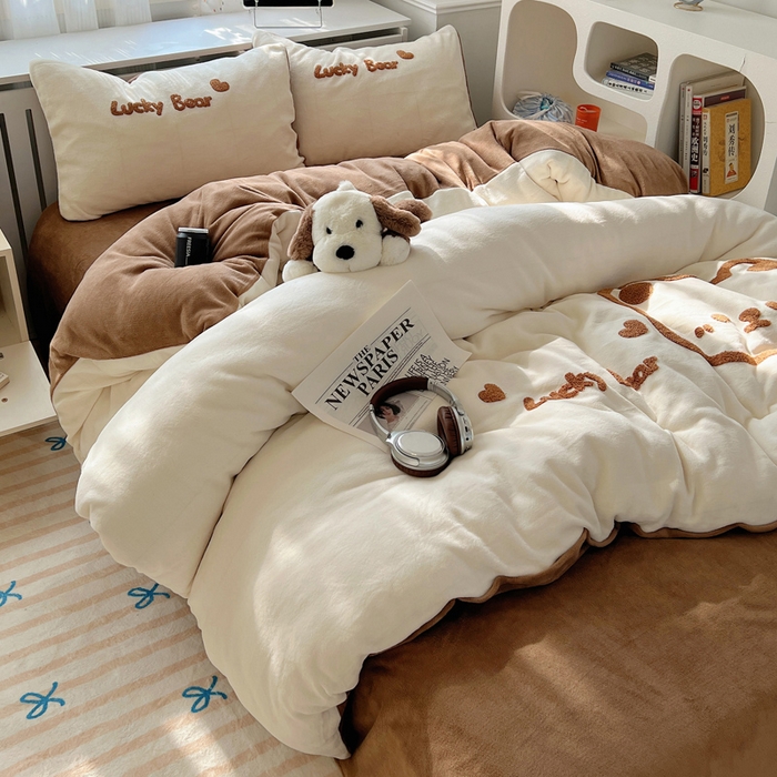 91家纺网 家纺一手货源 找家纺 （总）雅居纺家纺 2025新款加厚牛奶绒毛巾绣卡通四件套