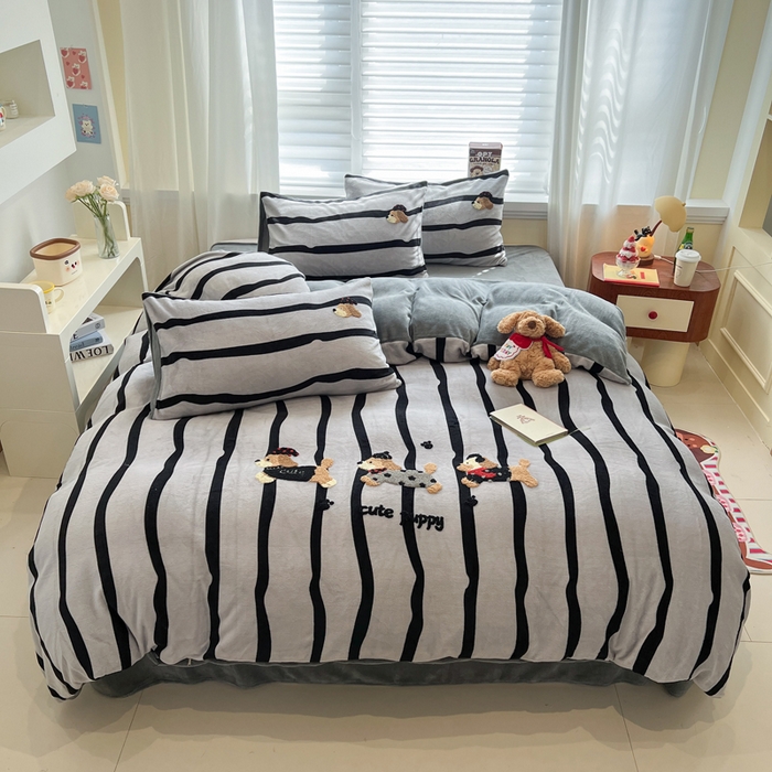 雅居纺家纺 2025新款加厚牛奶绒毛巾绣卡通四件套 搞怪腊肠狗