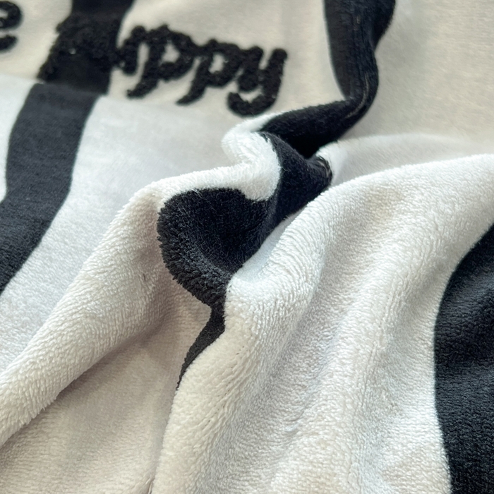 91家纺网 家纺一手货源 找家纺 雅居纺家纺 2025新款加厚牛奶绒毛巾绣卡通四件套 搞怪腊肠狗