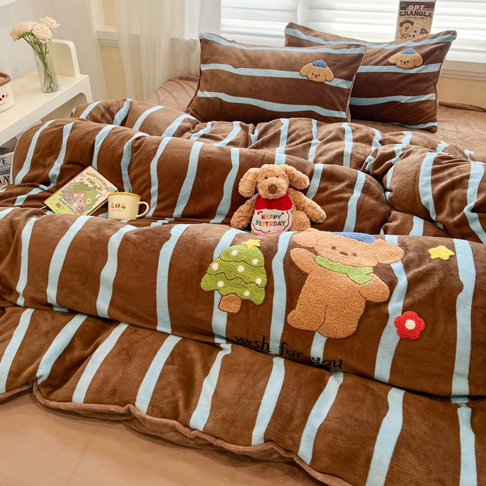 91家纺网 家纺一手货源 找家纺 雅居纺家纺 2025新款加厚牛奶绒毛巾绣卡通四件套 圣诞小狗