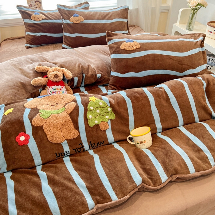 91家纺网 家纺一手货源 找家纺 雅居纺家纺 2025新款加厚牛奶绒毛巾绣卡通四件套 圣诞小狗