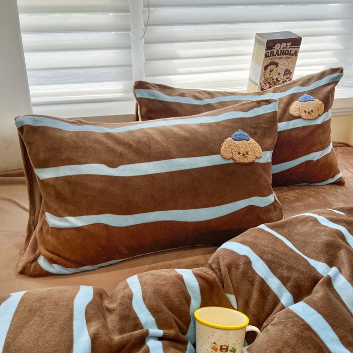 91家纺网 家纺一手货源 找家纺 雅居纺家纺 2025新款加厚牛奶绒毛巾绣卡通四件套 圣诞小狗