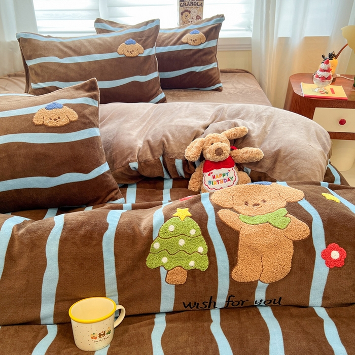 91家纺网 家纺一手货源 找家纺 雅居纺家纺 2025新款加厚牛奶绒毛巾绣卡通四件套 圣诞小狗