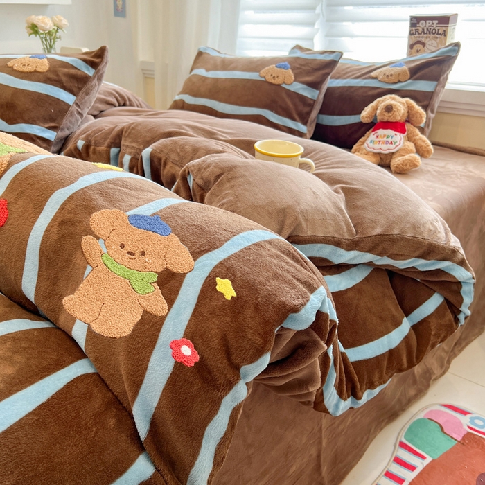 91家纺网 家纺一手货源 找家纺 雅居纺家纺 2025新款加厚牛奶绒毛巾绣卡通四件套 圣诞小狗