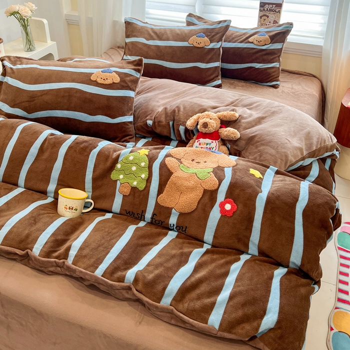 91家纺网 家纺一手货源 找家纺 雅居纺家纺 2025新款加厚牛奶绒毛巾绣卡通四件套 圣诞小狗