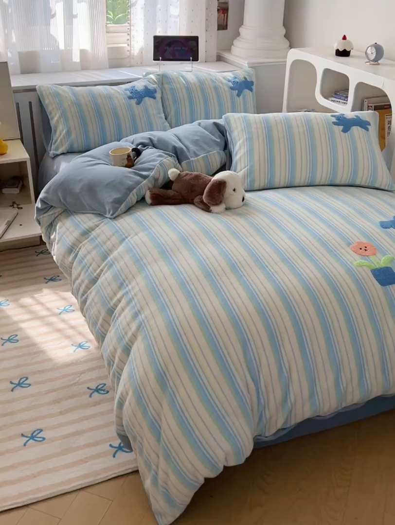 91家纺网 家纺一手货源 找家纺 雅居纺家纺 2025新款加厚牛奶绒毛巾绣卡通四件套 花盆小狗