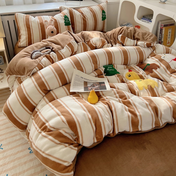 91家纺网 家纺一手货源 找家纺 雅居纺家纺 2025新款加厚牛奶绒毛巾绣卡通四件套 小羊坨