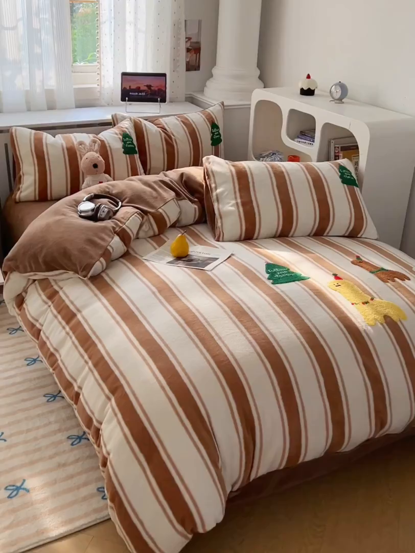 91家纺网 家纺一手货源 找家纺 雅居纺家纺 2025新款加厚牛奶绒毛巾绣卡通四件套 小羊坨