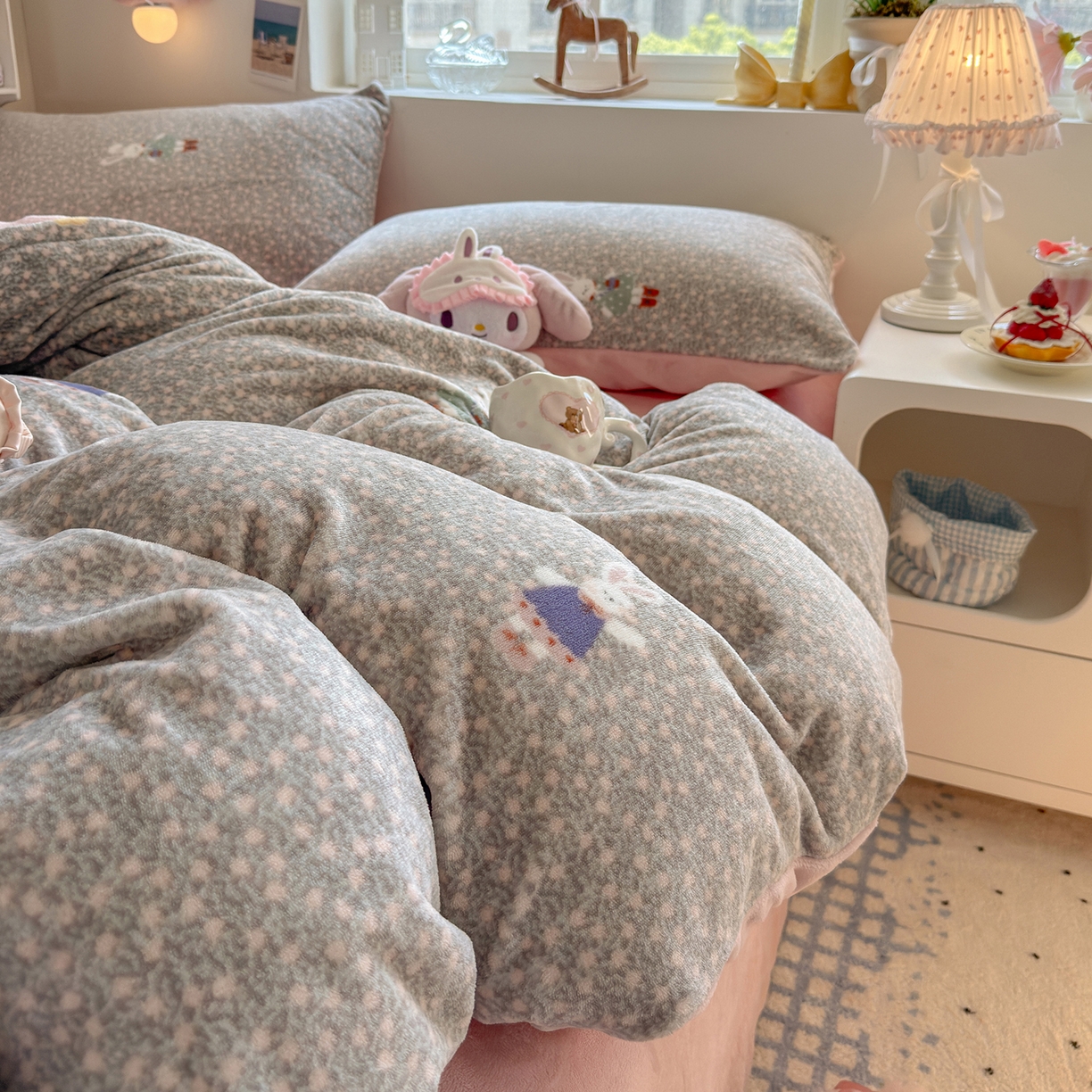 91家纺网 家纺一手货源 找家纺 罗亿家纺 2025新款ins小清新少女奶油卡通可爱加厚200克牛奶绒四件套【3.6公斤】（小红书推荐） 萱花