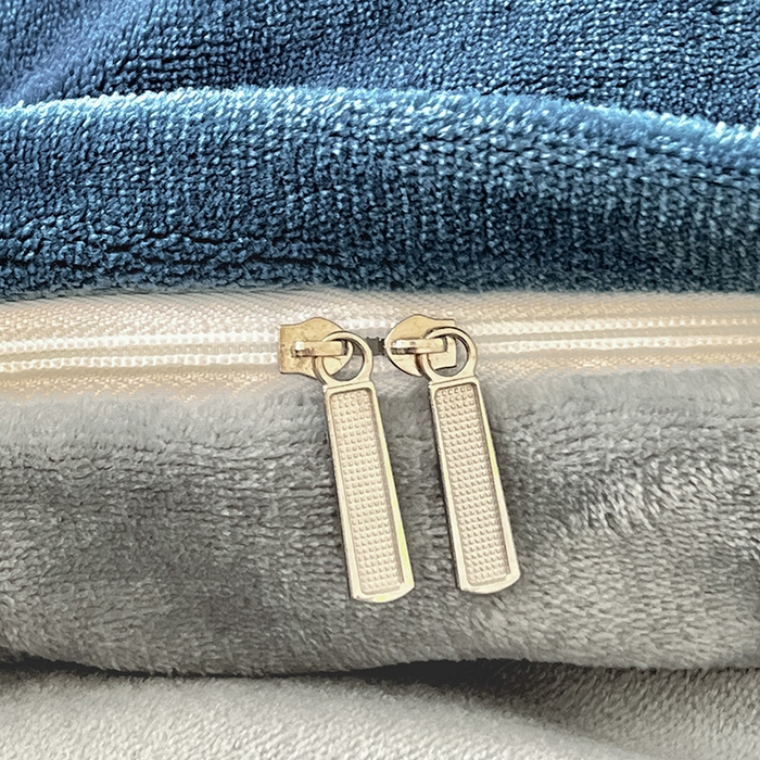 91家纺网 家纺一手货源 找家纺 富馨莱 2025新款牛奶绒纯色双拼被套 双拼宝石蓝+绅士灰