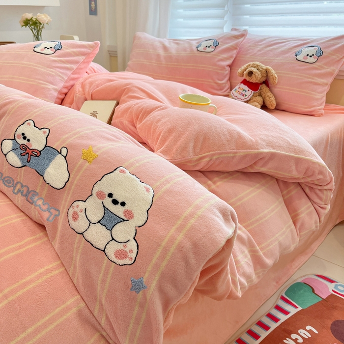 91家纺网 家纺一手货源 找家纺 雅居纺家纺 2025新款加厚牛奶绒毛巾绣卡通四件套 萌萌音乐狗