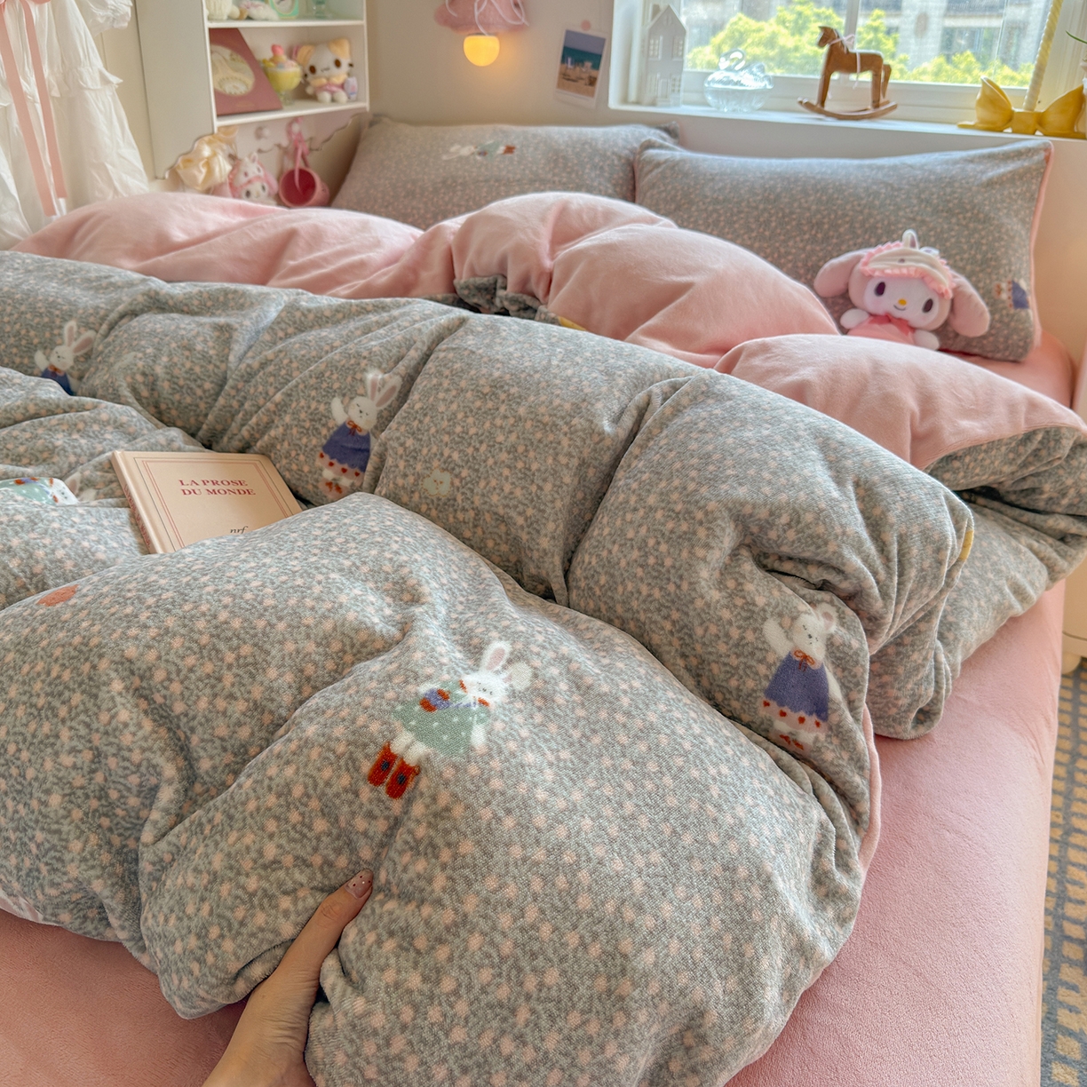 91家纺网 家纺一手货源 找家纺 罗亿家纺 2025新款ins小清新少女奶油卡通可爱加厚200克牛奶绒四件套【3.6公斤】（小红书推荐） 萱花