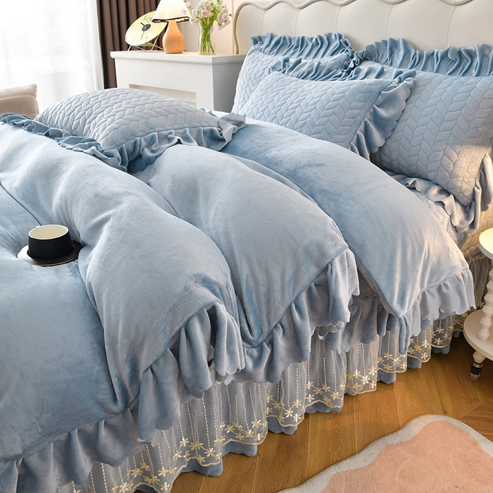 91家纺网 家纺一手货源 找家纺 铠畅家纺 2025新款丰眠系列牛奶绒床盖四件套 丰眠-雾蓝