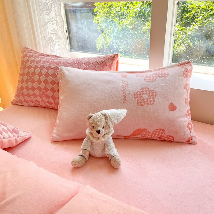 91家纺网 家纺一手货源 找家纺 （总）雅居纺家纺 2025新款立体雕花牛奶绒四件套-幸运花系列