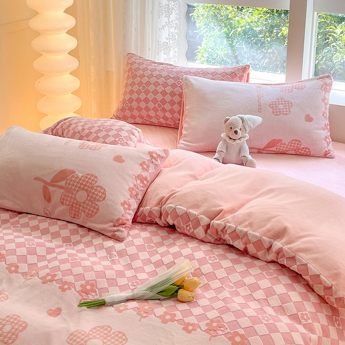 91家纺网 家纺一手货源 找家纺 （总）雅居纺家纺 2025新款立体雕花牛奶绒四件套-幸运花系列