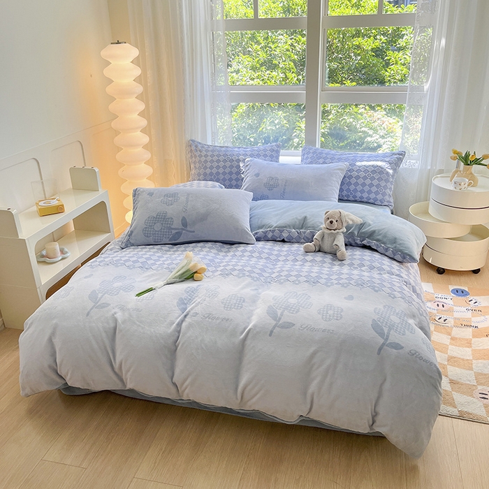 91家纺网 家纺一手货源 找家纺 雅居纺家纺 2025新款立体雕花牛奶绒四件套-幸运花系列 幸运花-蓝