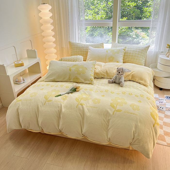 91家纺网 家纺一手货源 找家纺 雅居纺家纺 2025新款立体雕花牛奶绒四件套-幸运花系列 幸运花-米黄