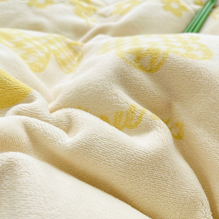 91家纺网 家纺一手货源 找家纺 雅居纺家纺 2025新款立体雕花牛奶绒四件套-幸运花系列 幸运花-米黄