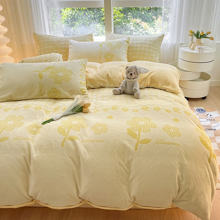 91家纺网 家纺一手货源 找家纺 雅居纺家纺 2025新款立体雕花牛奶绒四件套-幸运花系列 幸运花-米黄