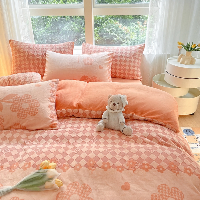 91家纺网 家纺一手货源 找家纺 雅居纺家纺 2025新款立体雕花牛奶绒四件套-幸运花系列 幸运花-桔